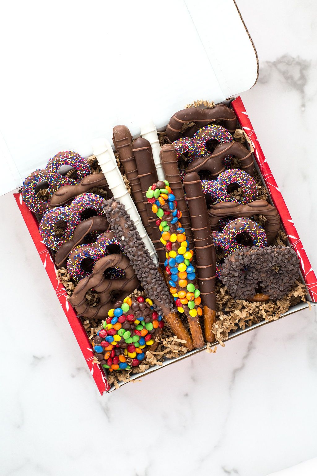 *🍫🥨 Chocolate Pretzel Passion Gift Box – 22 Hand-Dipped Gourmet Pretzels 🎁*