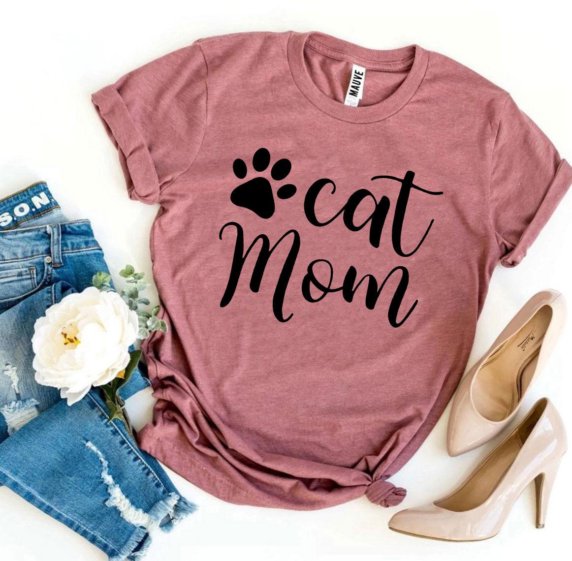 🐾 Cat Mom T-Shirt: Purrfectly Stylish for Feline Lovers 🐱