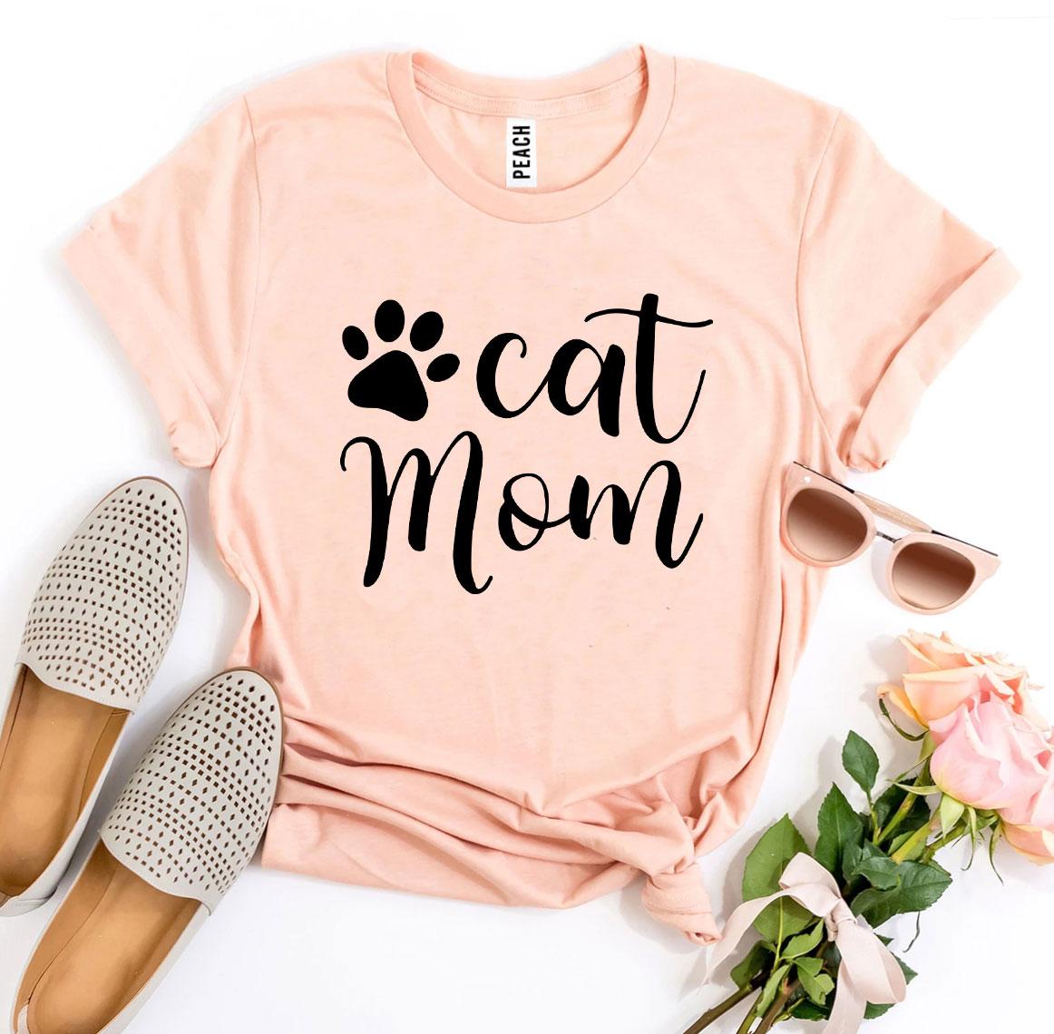 🐾 Cat Mom T-Shirt: Purrfectly Stylish for Feline Lovers 🐱