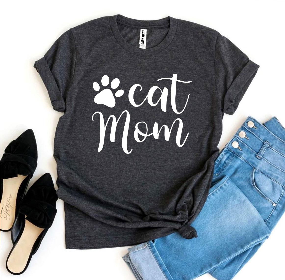 🐾 Cat Mom T-Shirt: Purrfectly Stylish for Feline Lovers 🐱