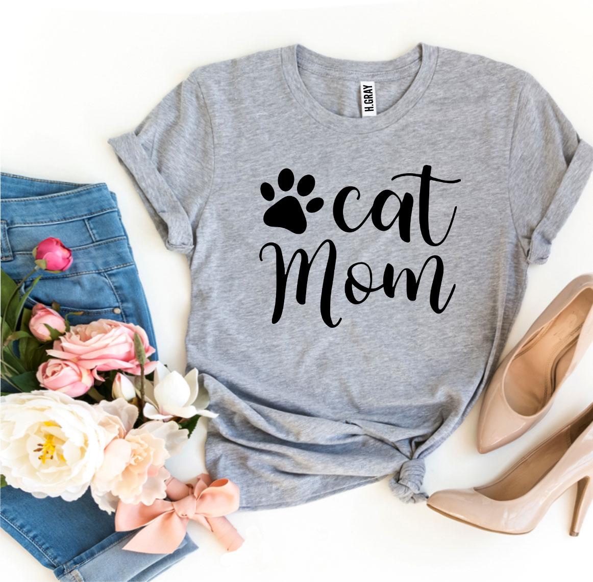 🐾 Cat Mom T-Shirt: Purrfectly Stylish for Feline Lovers 🐱