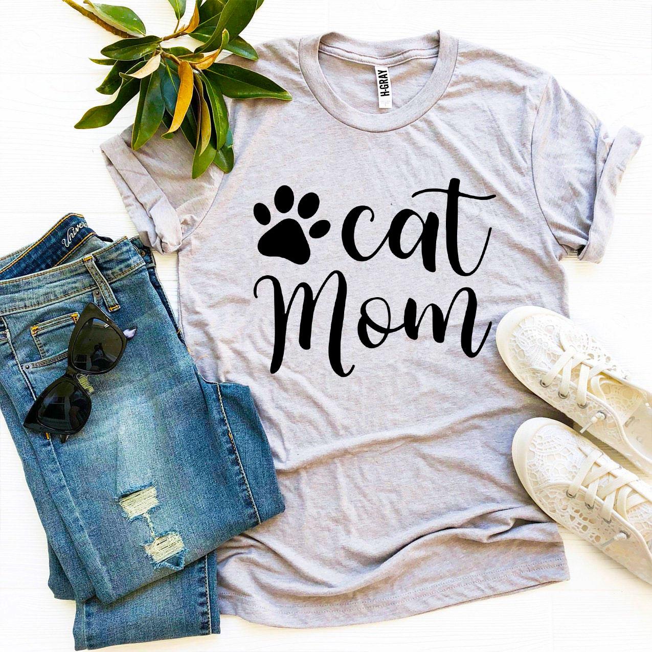 🐾 Cat Mom T-Shirt: Purrfectly Stylish for Feline Lovers 🐱