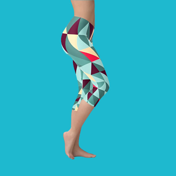 Women's Capri Leggings with Geometric Triangle Print – Vibrant, Flexible & Squat-Proof Activewear 🔺💪