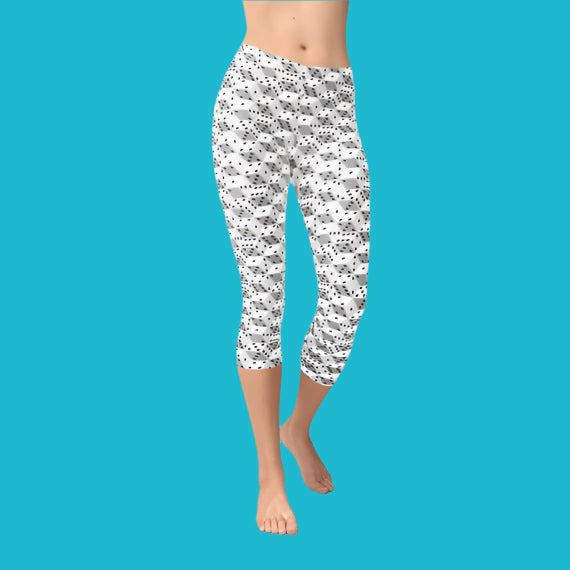 Women's Black & White Dice Print Capri Leggings 🎲♠️